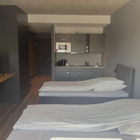 A & B Und -zimmervermietung *