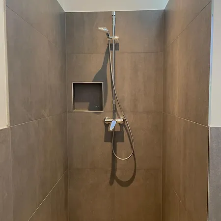 Apartment A & B Und -zimmervermietung *