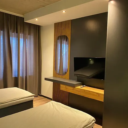 A & B Und -zimmervermietung *